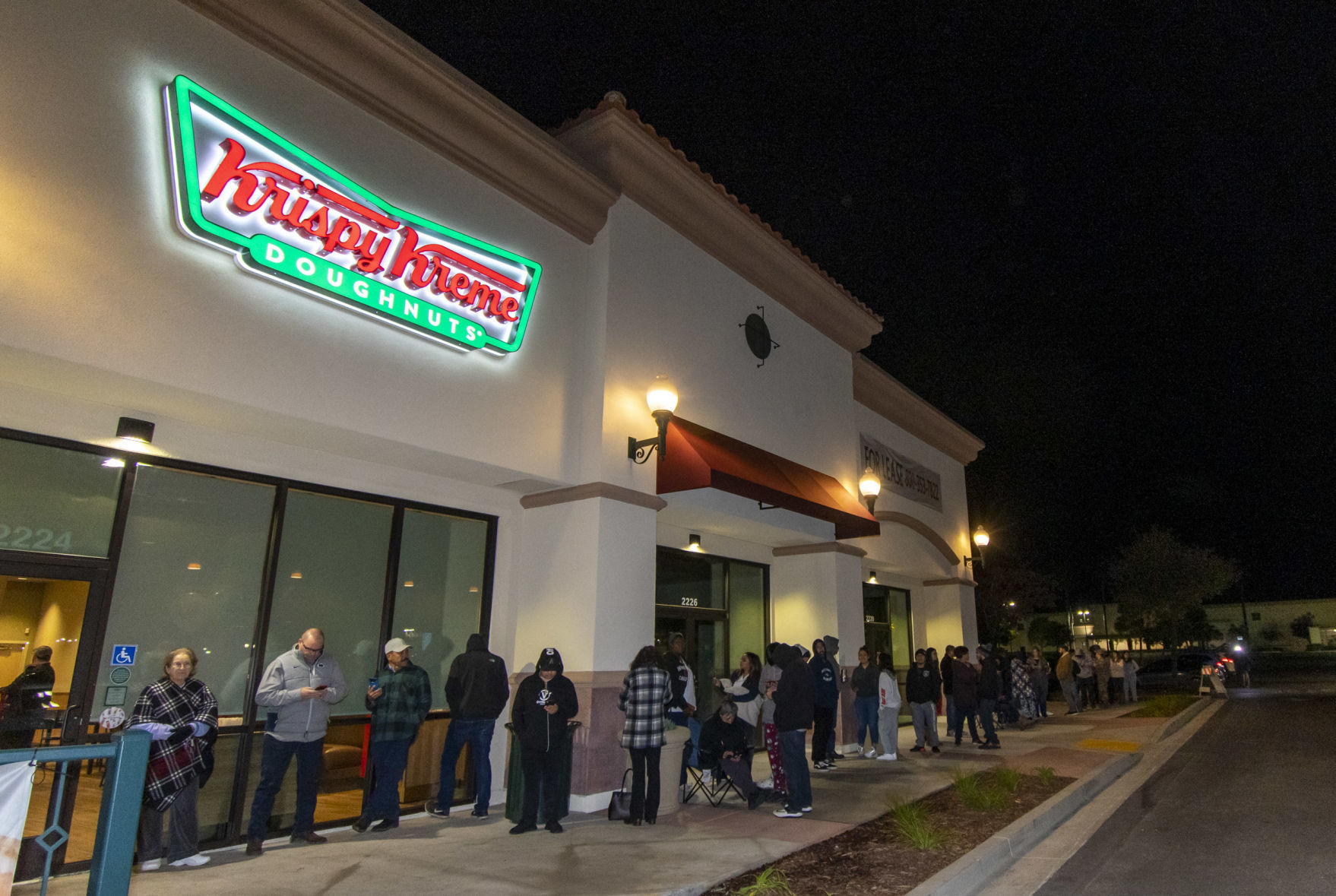 121019 Krispy Kreme Opening 03.jpg